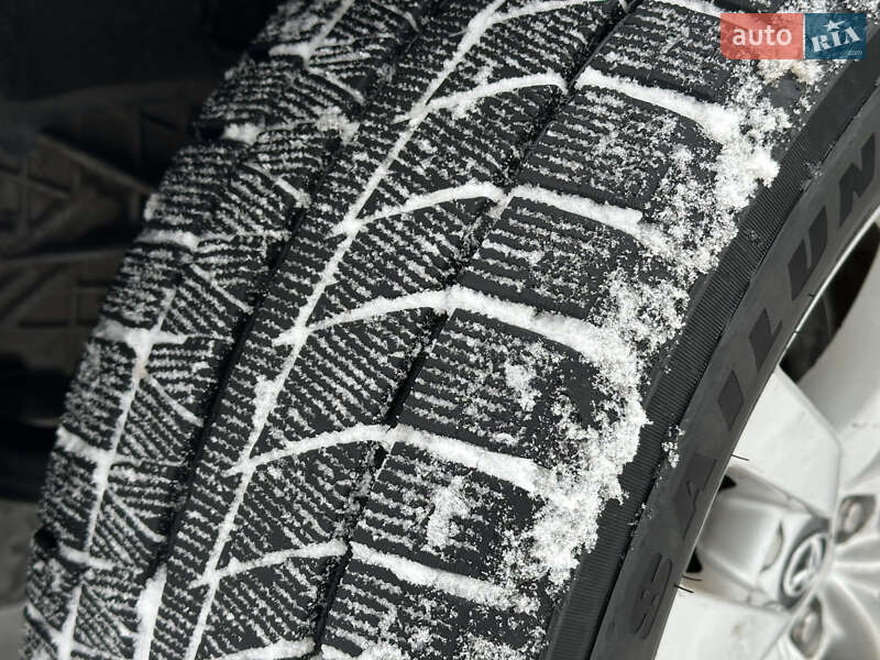 Внедорожник / Кроссовер Toyota Highlander 2016 в Житомире