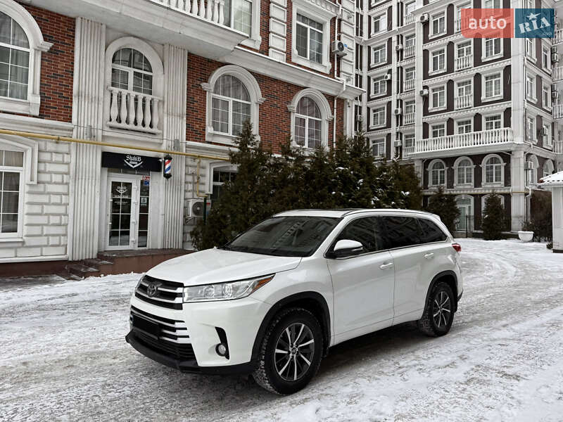 Позашляховик / Кросовер Toyota Highlander 2018 в Києві