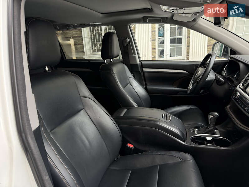 Позашляховик / Кросовер Toyota Highlander 2018 в Києві