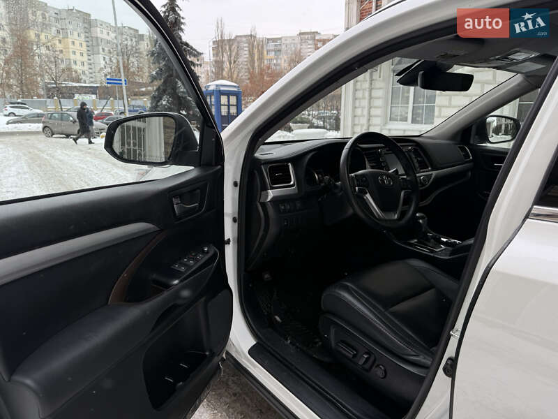 Позашляховик / Кросовер Toyota Highlander 2018 в Києві