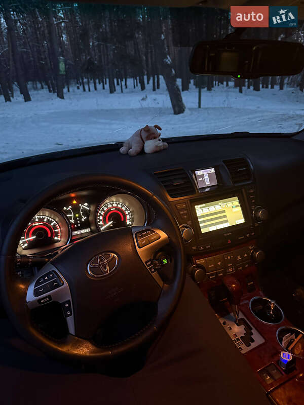 Внедорожник / Кроссовер Toyota Highlander 2011 в Киеве