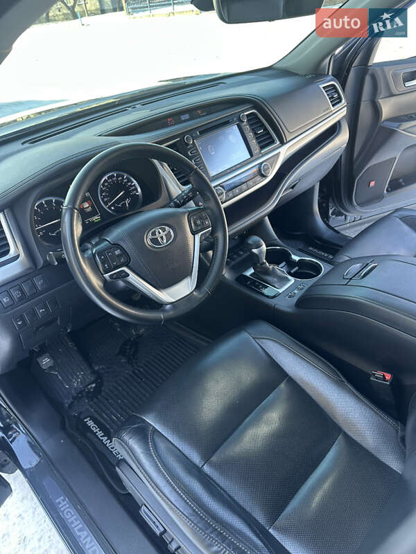Внедорожник / Кроссовер Toyota Highlander 2019 в Харькове