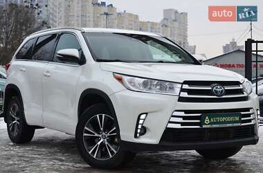 Позашляховик / Кросовер Toyota Highlander 2017 в Києві