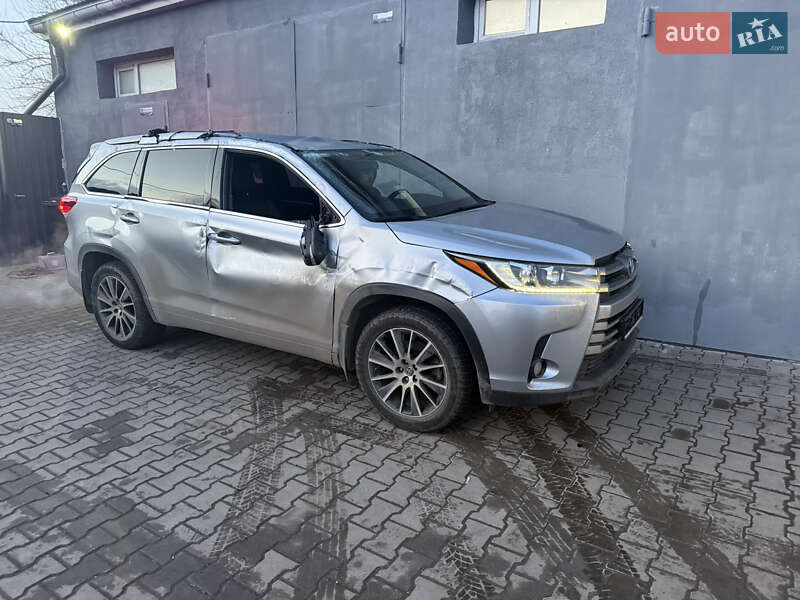 Toyota Highlander 2019