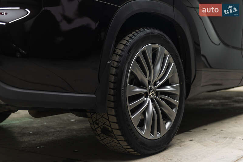 Внедорожник / Кроссовер Toyota Highlander 2021 в Мукачево