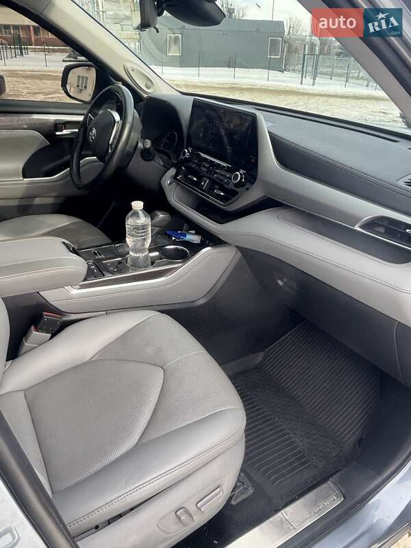 Внедорожник / Кроссовер Toyota Highlander 2021 в Харькове