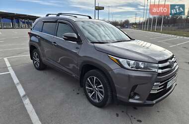 Внедорожник / Кроссовер Toyota Highlander 2017 в Днепре