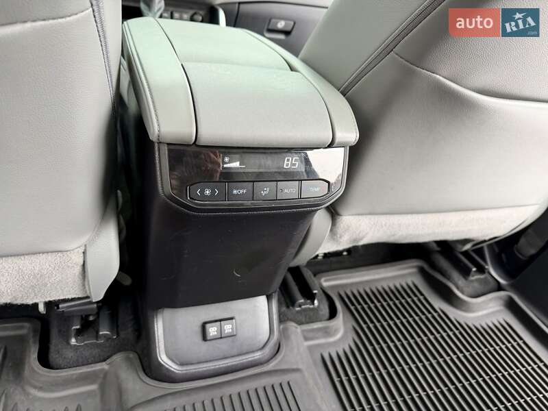 Позашляховик / Кросовер Toyota Highlander 2021 в Києві фото 41 Позашляховик / Кросовер Toyota Highlander 2021 в Києві