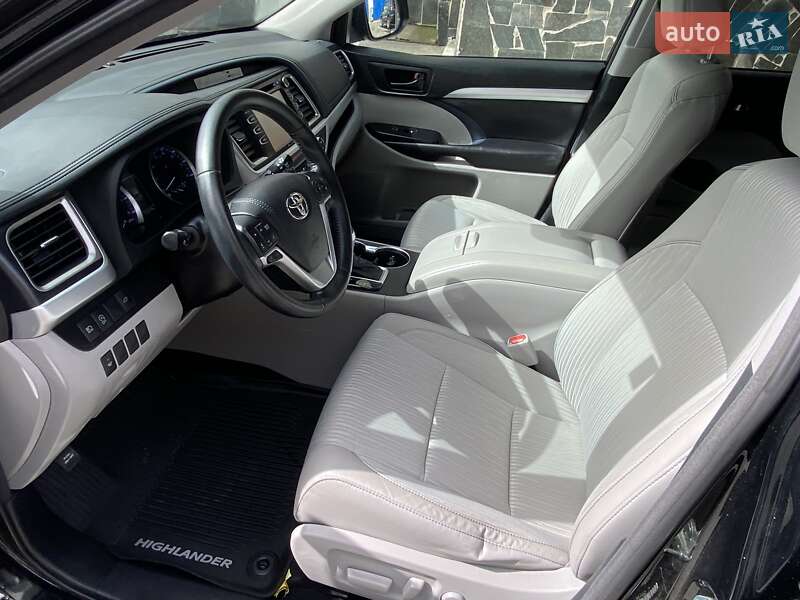 Внедорожник / Кроссовер Toyota Highlander 2018 в Киеве