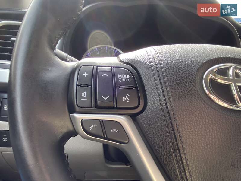 Внедорожник / Кроссовер Toyota Highlander 2018 в Киеве