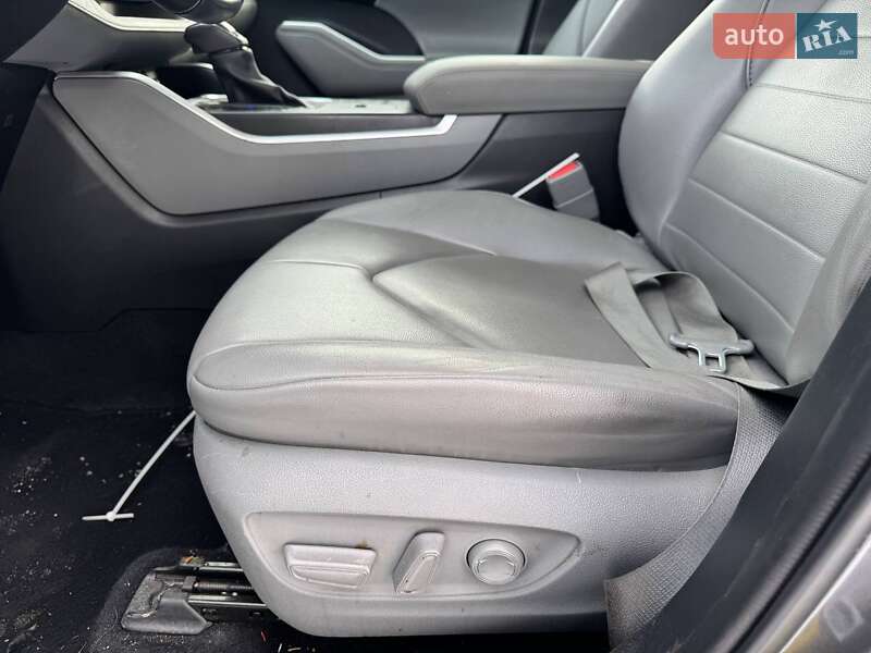 Позашляховик / Кросовер Toyota Highlander 2020 в Львові