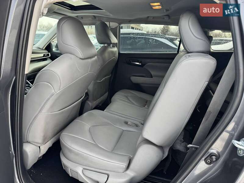 Позашляховик / Кросовер Toyota Highlander 2020 в Львові