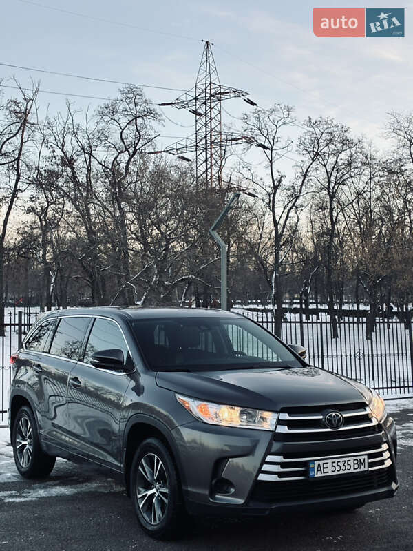 Внедорожник / Кроссовер Toyota Highlander 2017 в Днепре