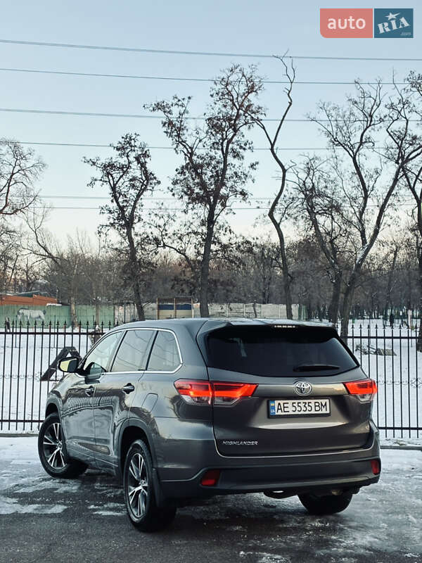 Внедорожник / Кроссовер Toyota Highlander 2017 в Днепре