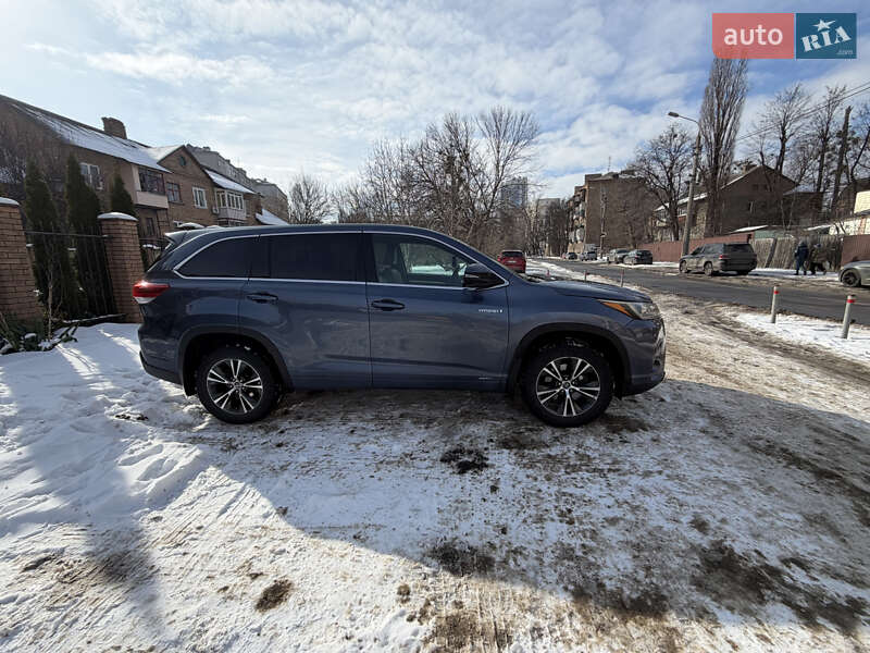 Позашляховик / Кросовер Toyota Highlander 2018 в Києві