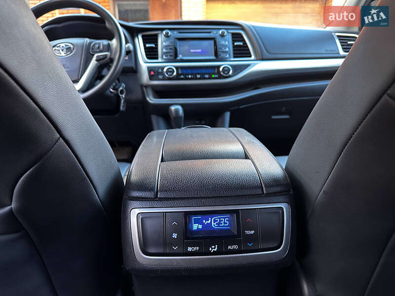 Внедорожник / Кроссовер Toyota Highlander 2014 в Виннице