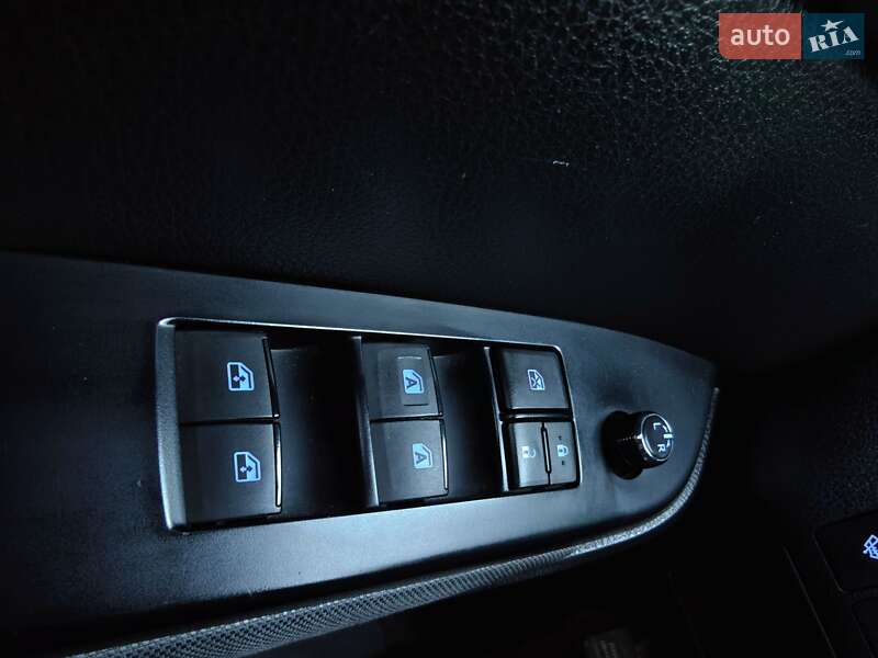 Позашляховик / Кросовер Toyota Highlander 2017 в Києві