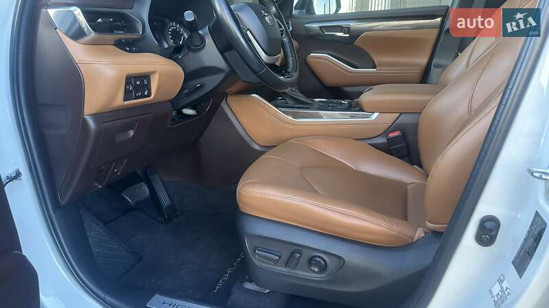 Позашляховик / Кросовер Toyota Highlander 2022 в Києві