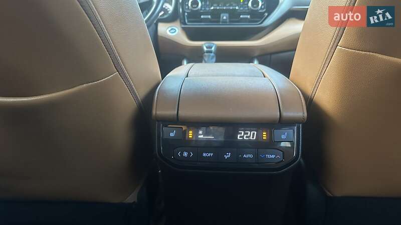 Позашляховик / Кросовер Toyota Highlander 2022 в Києві