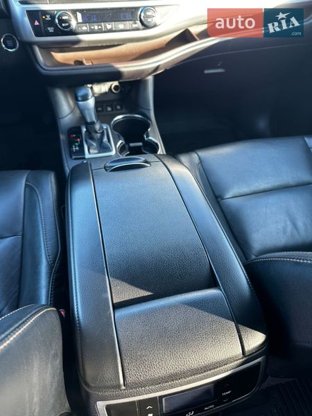 Внедорожник / Кроссовер Toyota Highlander 2018 в Ровно