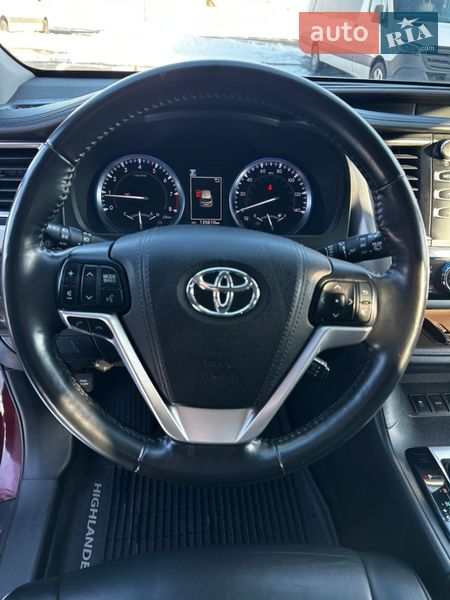 Внедорожник / Кроссовер Toyota Highlander 2018 в Ровно