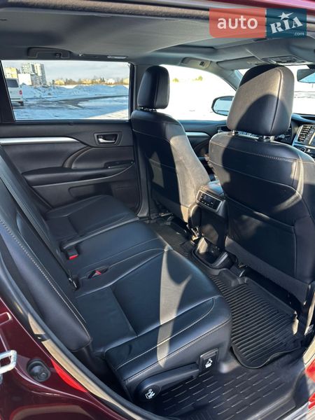 Внедорожник / Кроссовер Toyota Highlander 2018 в Ровно