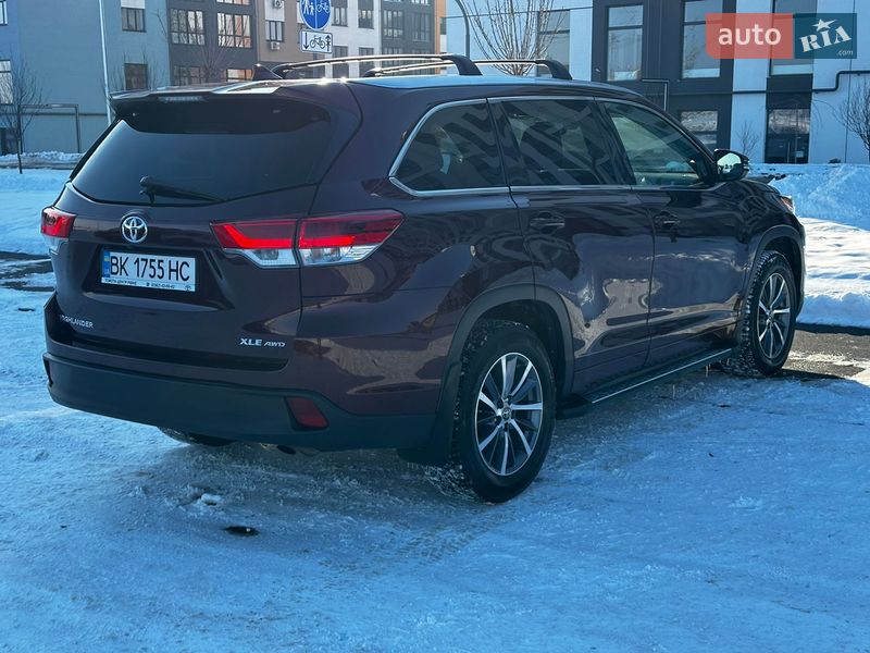 Внедорожник / Кроссовер Toyota Highlander 2018 в Ровно