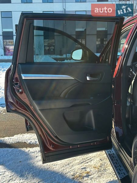 Внедорожник / Кроссовер Toyota Highlander 2018 в Ровно
