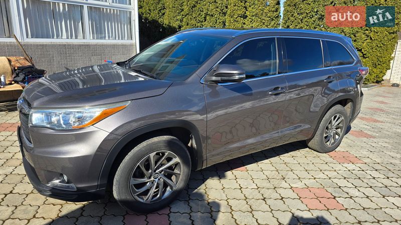 Позашляховик / Кросовер Toyota Highlander 2016 в Житомирі