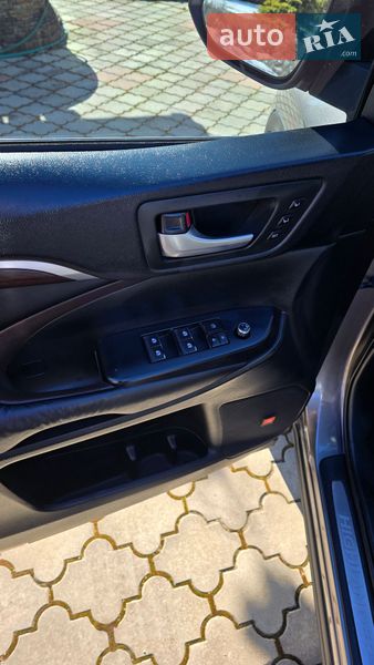 Позашляховик / Кросовер Toyota Highlander 2016 в Житомирі