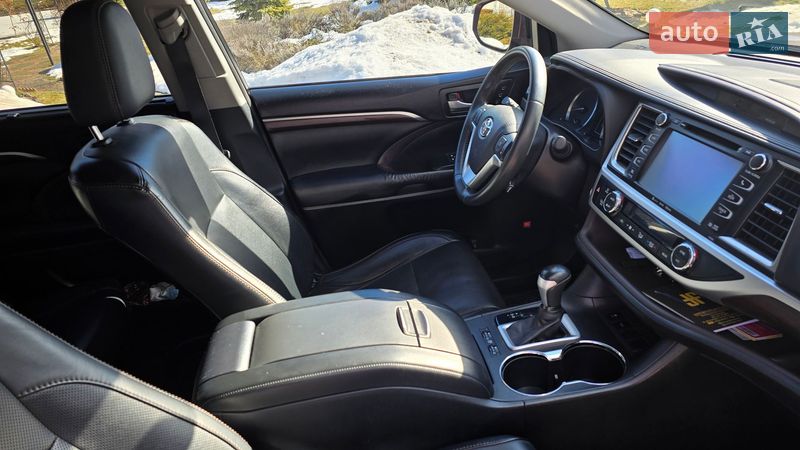 Позашляховик / Кросовер Toyota Highlander 2016 в Житомирі