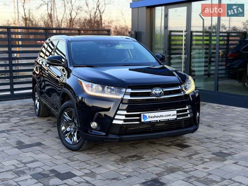 Внедорожник / Кроссовер Toyota Highlander 2018 в Ровно