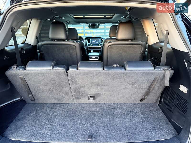 Внедорожник / Кроссовер Toyota Highlander 2018 в Ровно