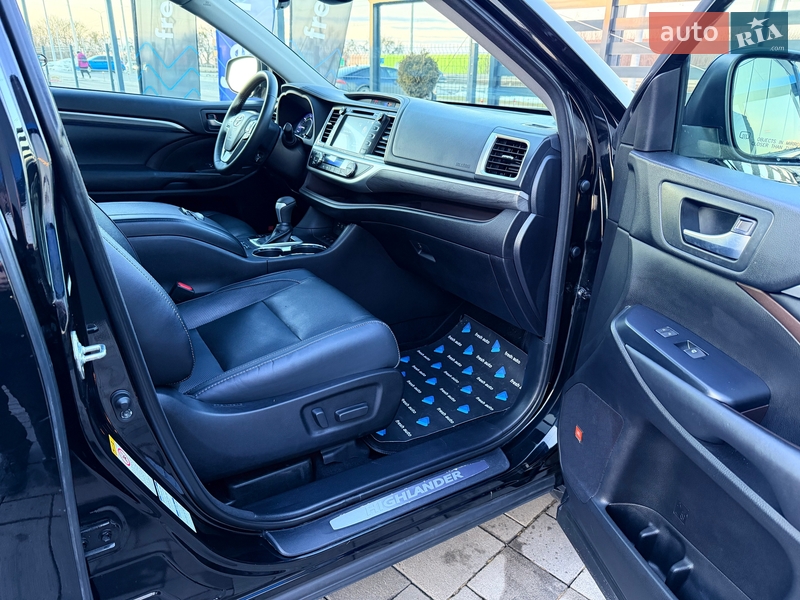 Внедорожник / Кроссовер Toyota Highlander 2018 в Ровно
