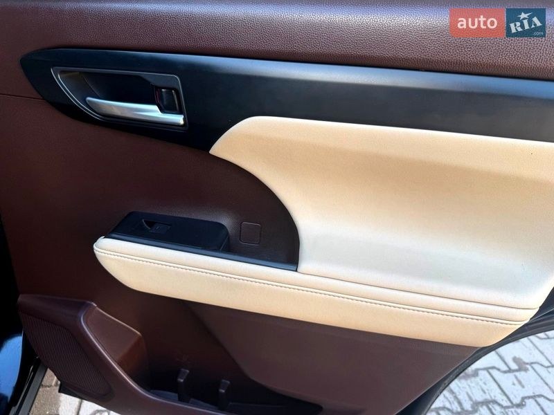 Позашляховик / Кросовер Toyota Highlander 2020 в Хмельницькому