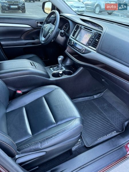 Внедорожник / Кроссовер Toyota Highlander 2016 в Киеве
