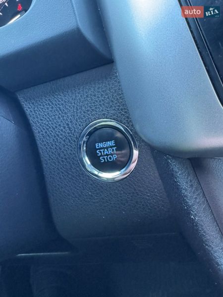 Внедорожник / Кроссовер Toyota Highlander 2016 в Киеве