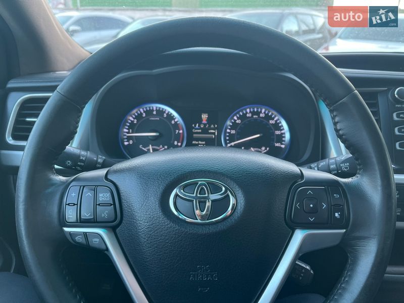Внедорожник / Кроссовер Toyota Highlander 2014 в Киеве