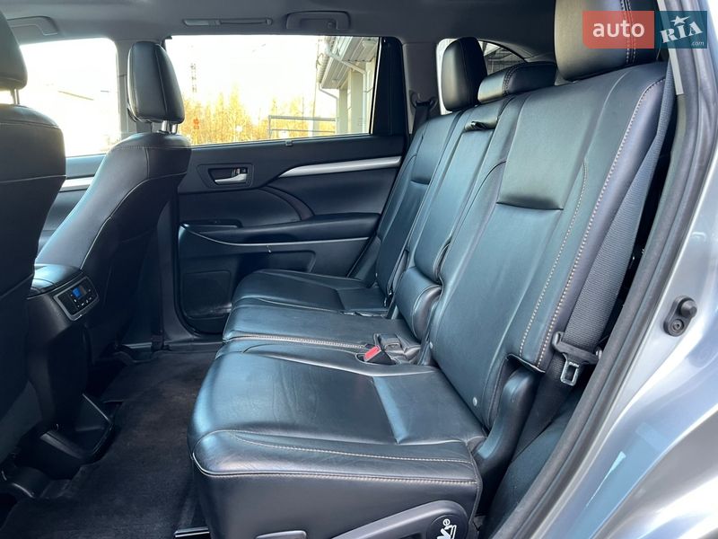 Внедорожник / Кроссовер Toyota Highlander 2016 в Николаеве