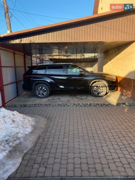 Внедорожник / Кроссовер Toyota Highlander 2024 в Хмельницком