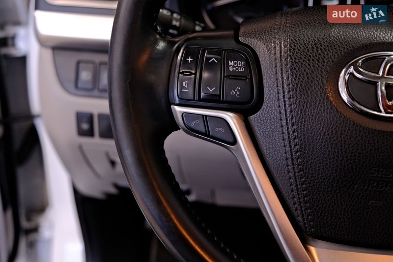 Внедорожник / Кроссовер Toyota Highlander 2017 в Одессе