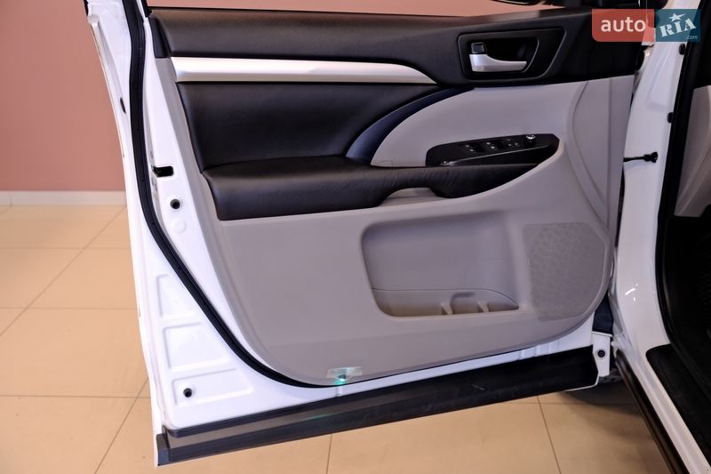 Внедорожник / Кроссовер Toyota Highlander 2017 в Одессе