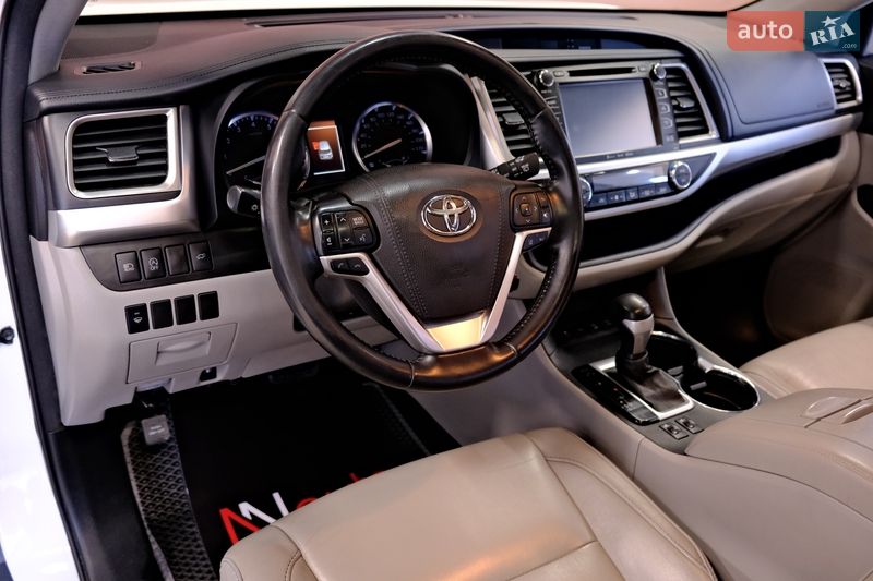 Внедорожник / Кроссовер Toyota Highlander 2017 в Одессе