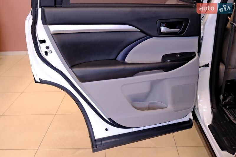 Внедорожник / Кроссовер Toyota Highlander 2017 в Одессе