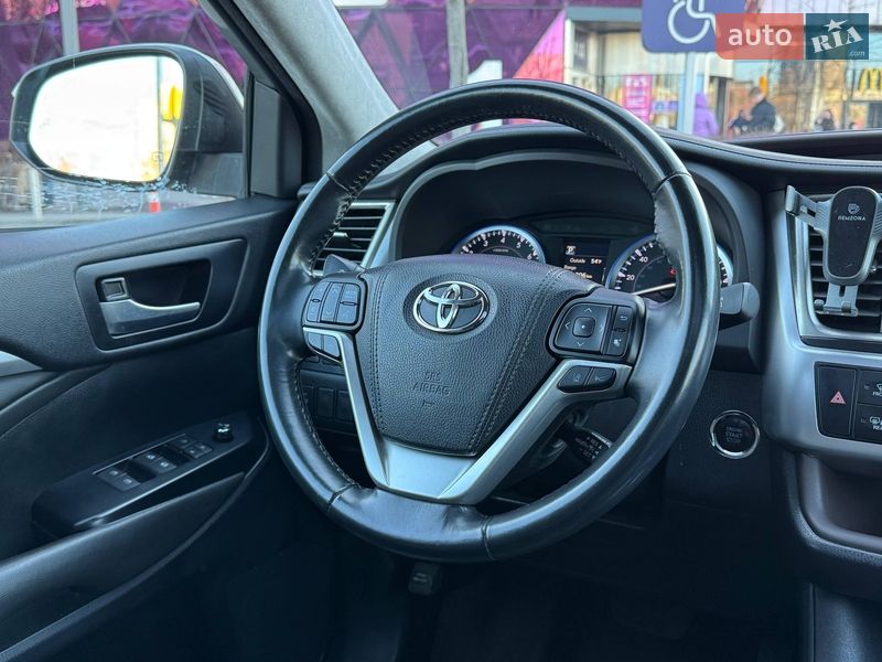 Позашляховик / Кросовер Toyota Highlander 2018 в Києві фото 30 Позашляховик / Кросовер Toyota Highlander 2018 в Києві