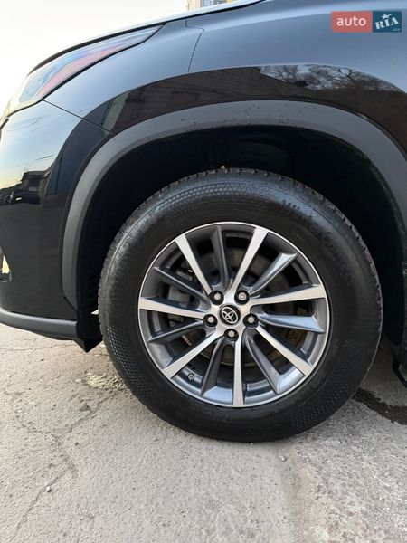 Позашляховик / Кросовер Toyota Highlander 2022 в Києві