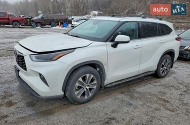 Внедорожник / Кроссовер Toyota Highlander 2022 в Полтаве