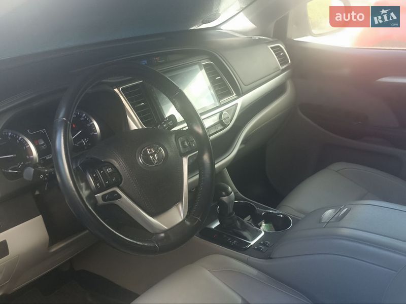 Позашляховик / Кросовер Toyota Highlander 2018 в Києві