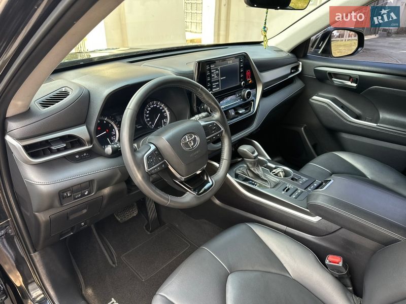 Позашляховик / Кросовер Toyota Highlander 2020 в Києві