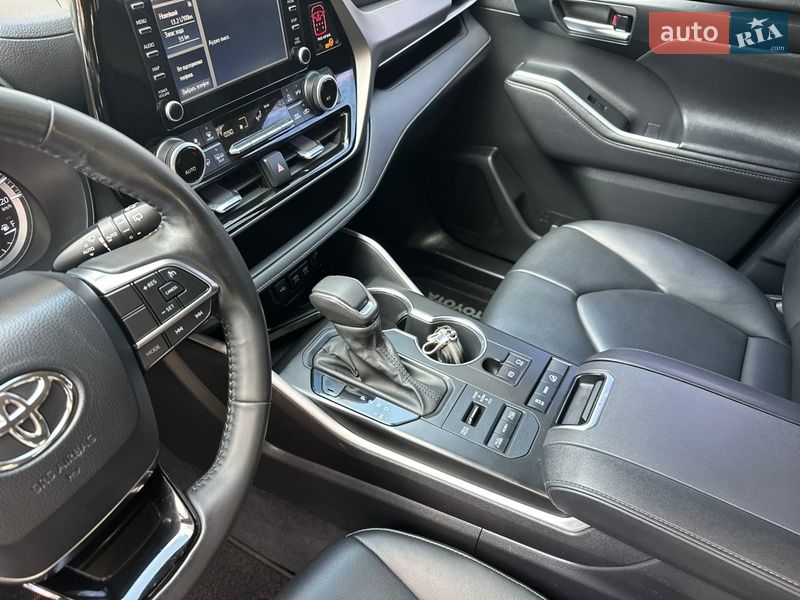 Позашляховик / Кросовер Toyota Highlander 2020 в Києві